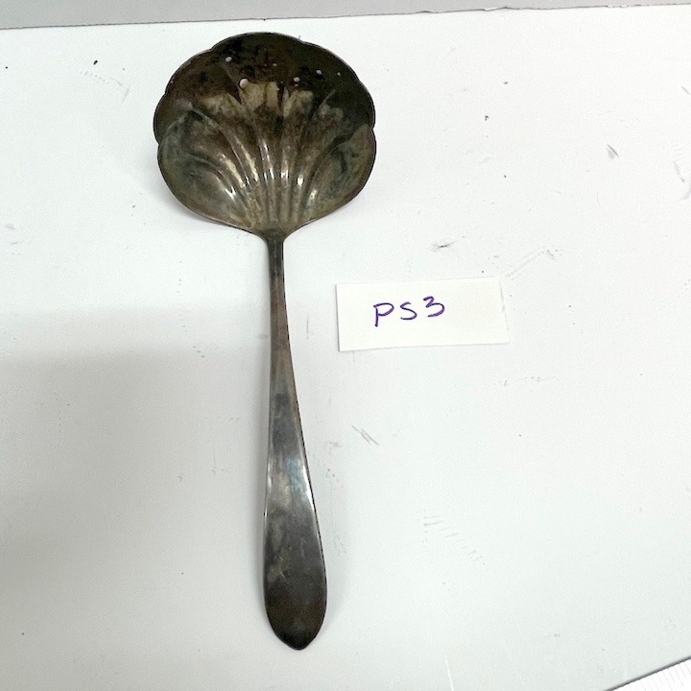 Vintage Wm Rogers "Laurel" Silverplate Scalloped Shell Ladle Sauce‎ Spoon